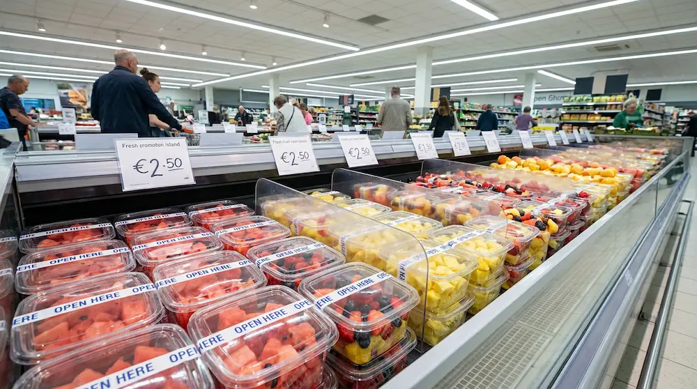 12oz clear square PET rPET tamper-evident fruit containers in European supermarket promotional chilled island