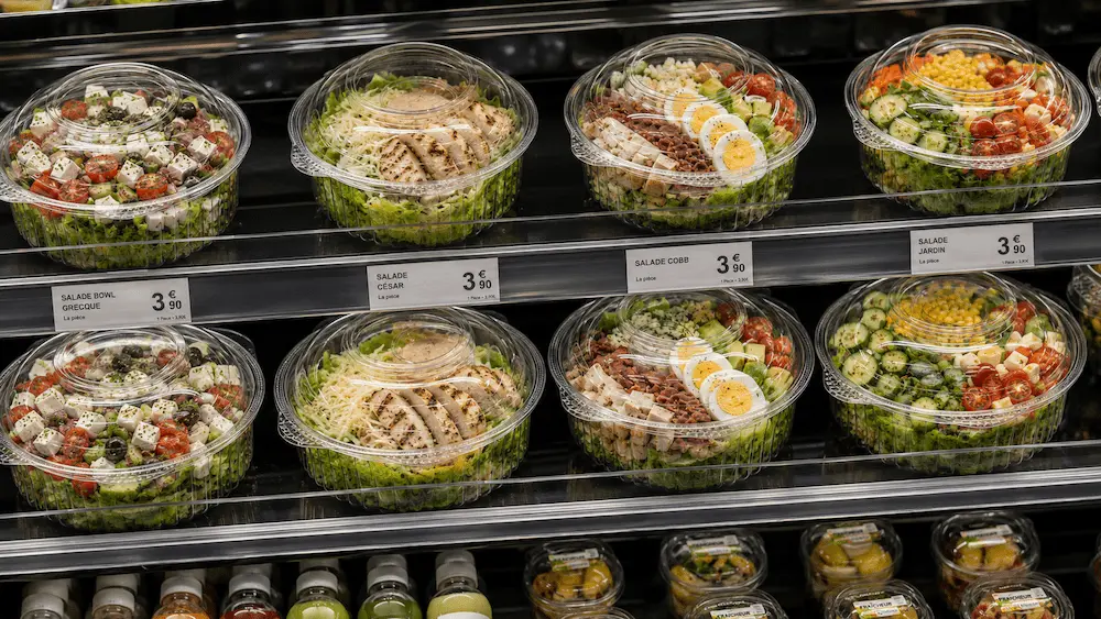 27oz clear PET hinged salad bowls for ready-to-eat supermarket salads