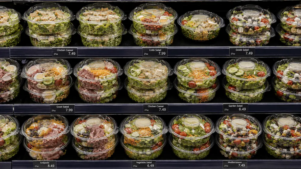 27oz clear PET salad bowls with hinged lids for deli case display