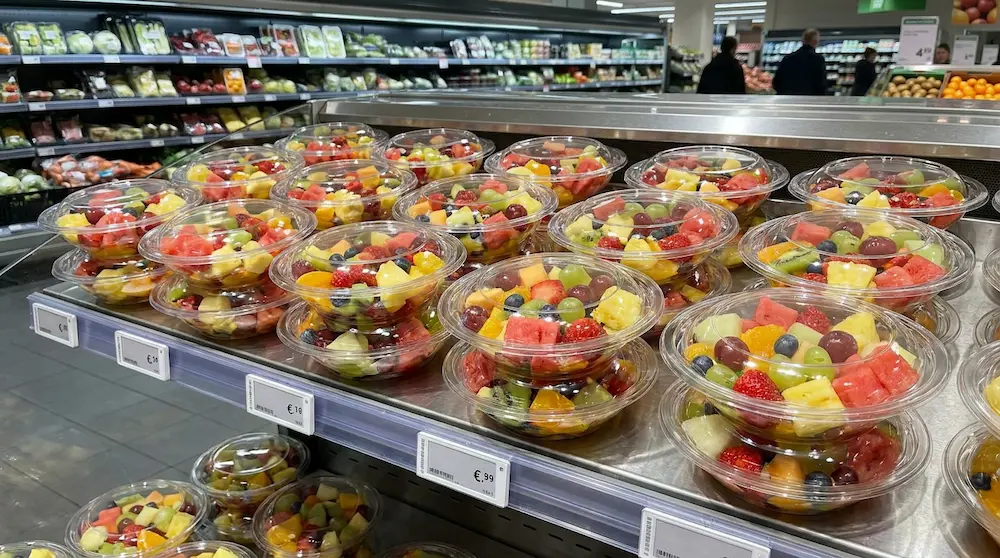 40OZ PET salad bowl for fresh-cut fruit salad display in supermarket prepared food section