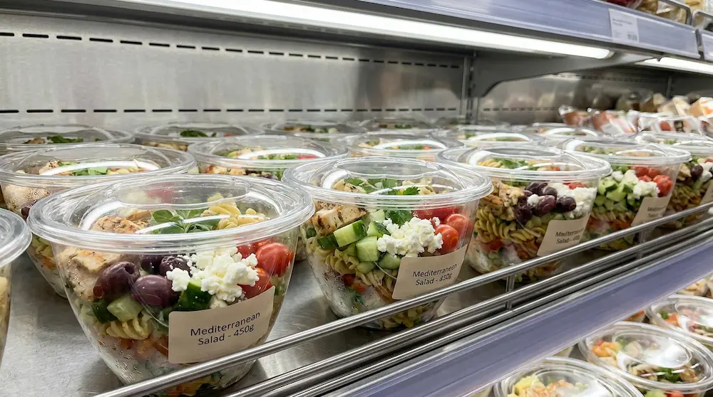 48oz clear PET salad bowl with anti-fog lid for refrigerated deli display