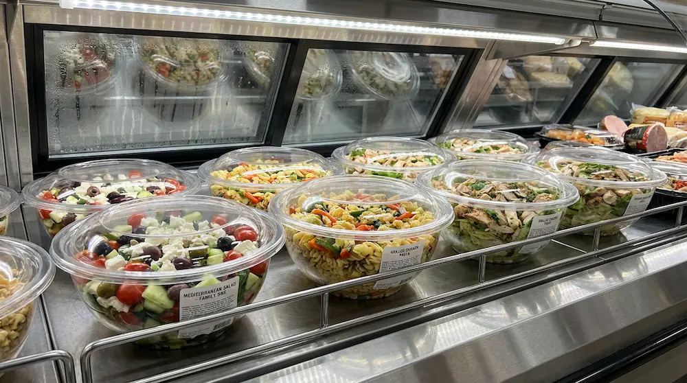 64oz clear PET salad bowl for deli cold food and prepared salad display
