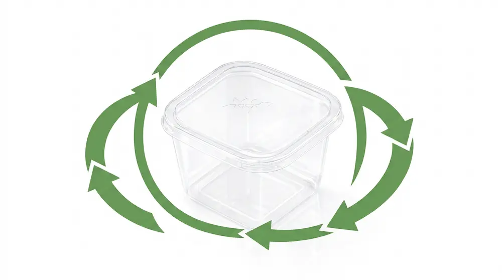 Clear PET/RPET deep square dessert container shown with green recycling arrows for recyclable cake and bakery packaging.
