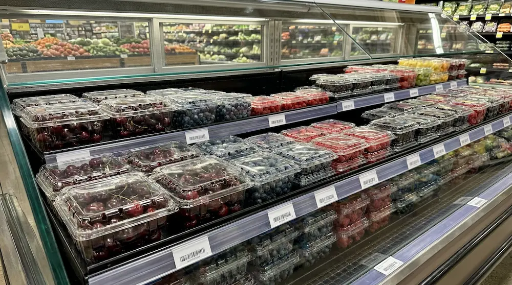 GLD-250D vented PET rPET fruit clamshell container for refrigerated supermarket berry display