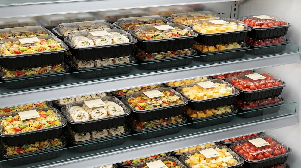 PP food container with separate clear lid for cold prepared pasta salad retail shelf