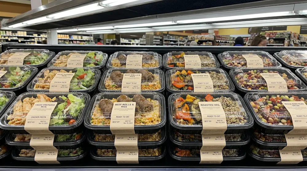 PP food container with separate transparent lid for mixed prepared meal portions