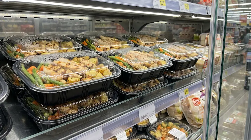 PP prepared food containers for grilled chicken ready meals on a refrigerated supermarket shelf