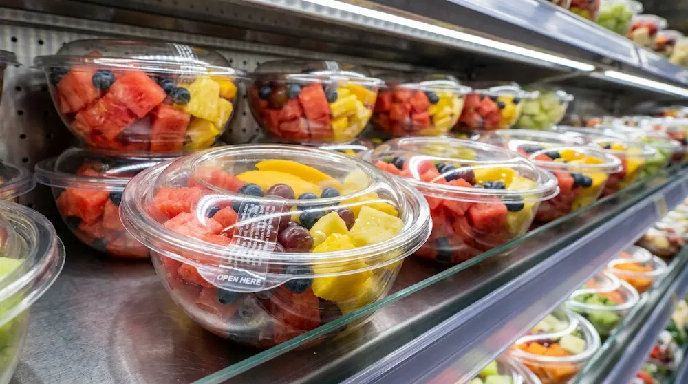 Tamper Evident RPET Bowl with Anti-Fog Lid for fresh-cut fruit close-up display