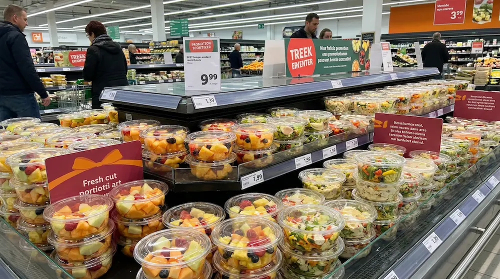 Tamper Evident RPET Bowl with Anti-Fog Lid for supermarket promotional chilled island
