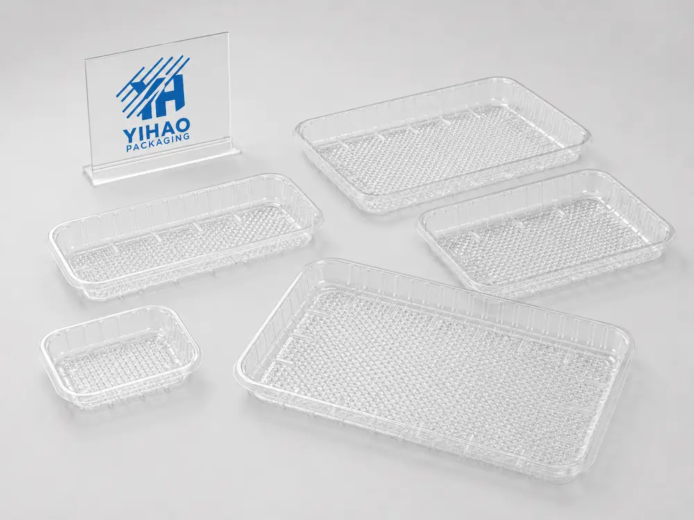 Best PET Produce Trays for Retail Display, Takeaway, and Chilled Food 2 Clear PET produce tray samples in different sizes displayed with YIHAO Packaging branding.