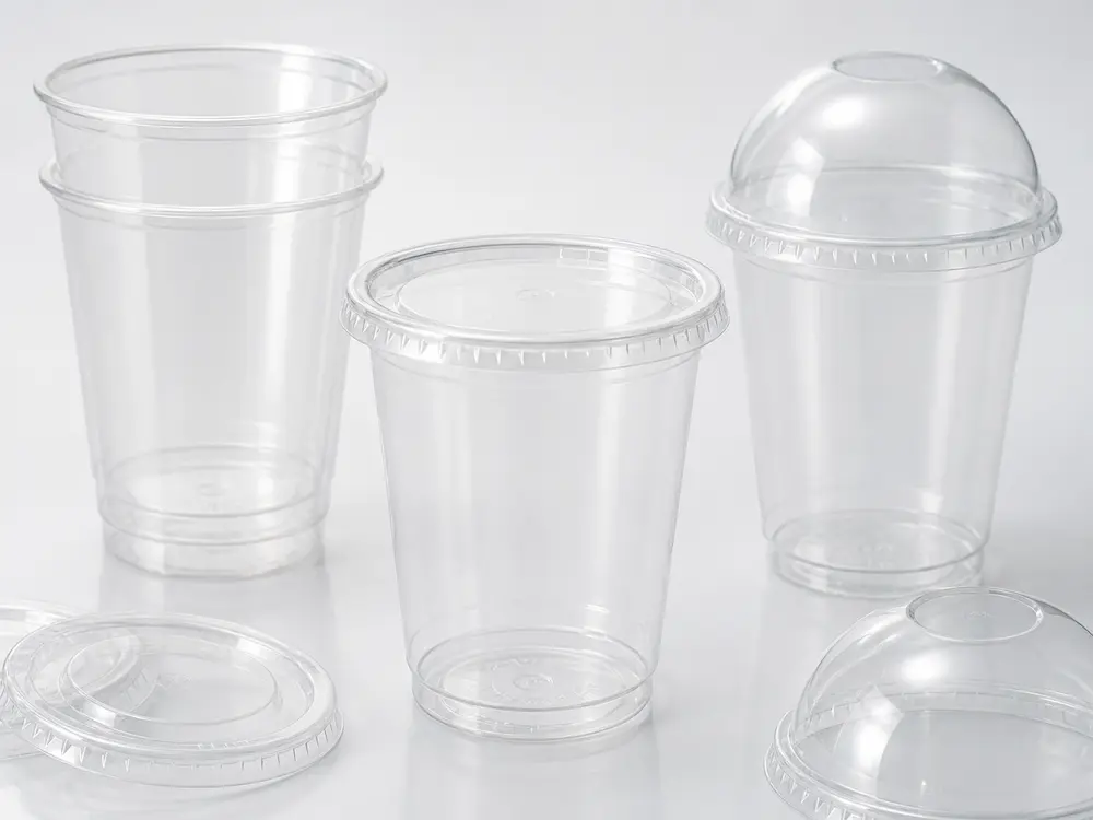 PP Cold Cups Complete Guide for Takeaway Drinks 2 Clear PP cold cups with flat lids and dome lids showing cup and lid structure details
