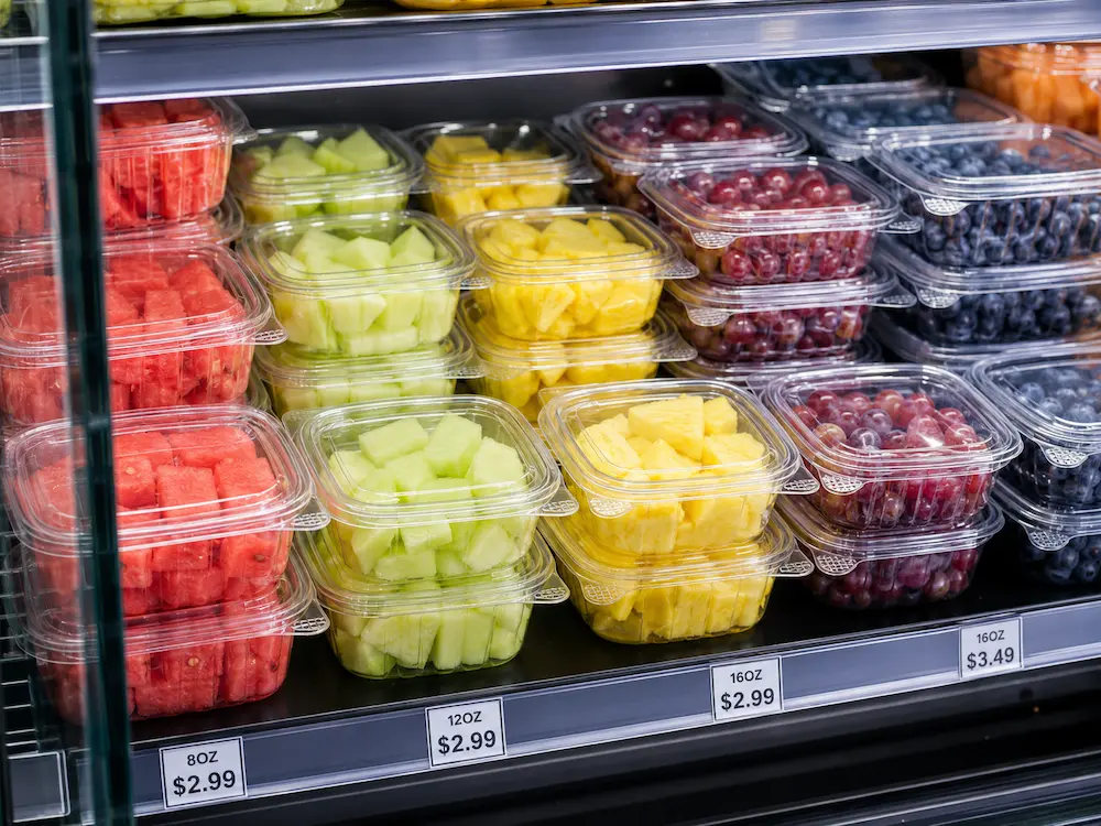 Best convenience store fruit packaging for chilled retail display and grab-and-go fruit containers