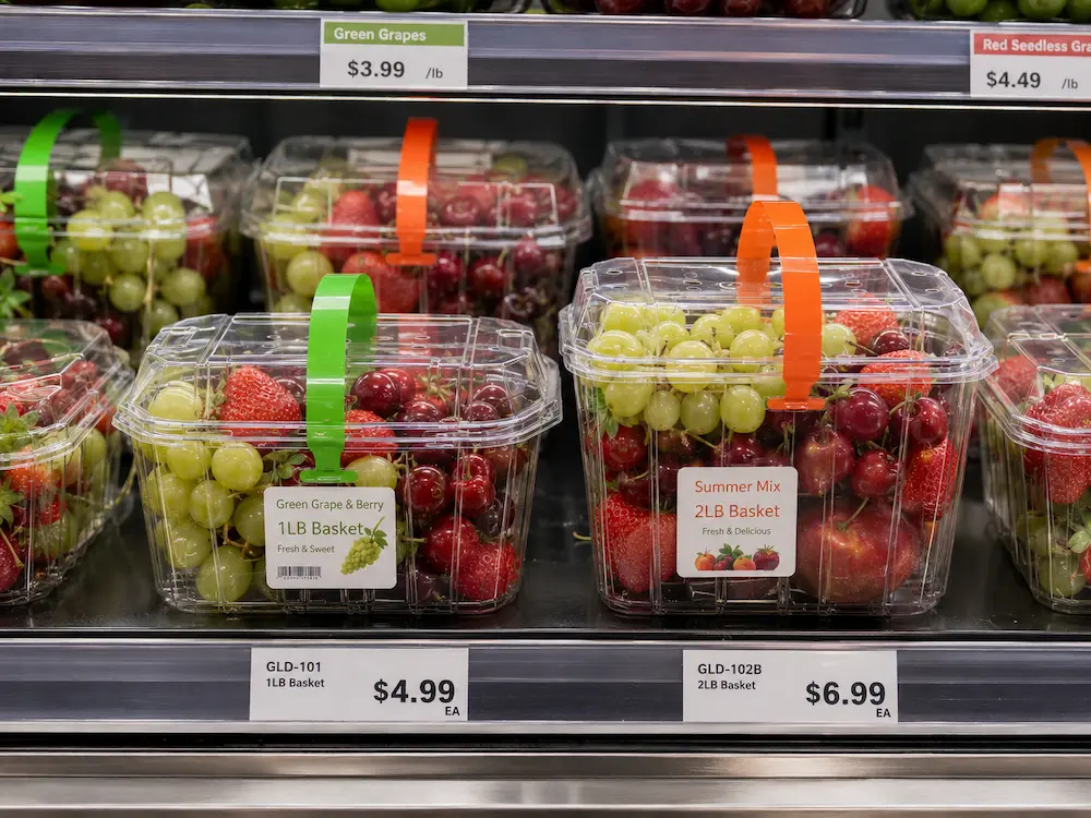 Wholesale Clear Fruit Packaging: Manufacturer and Supplier Checklist 4 Clear handled fruit containers tested in refrigerated supermarket display