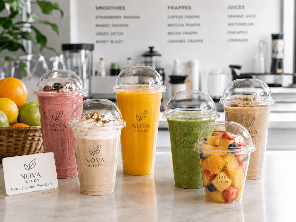 Dome Lid Cups FAQ: Materials, Sizes, Uses, and Ordering Questions 4 Clear smoothie cups with dome lids for juice bars, smoothies, and fruit cup packaging