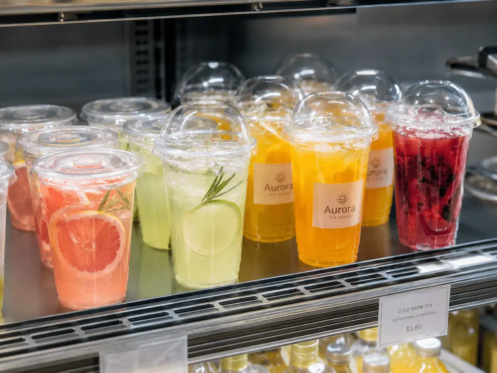 Sealed Drink Cups FAQ: Materials, Sizes, Uses, and Ordering Questions 5 Clear sealed drink cups displayed in refrigerated retail shelf for cold beverages