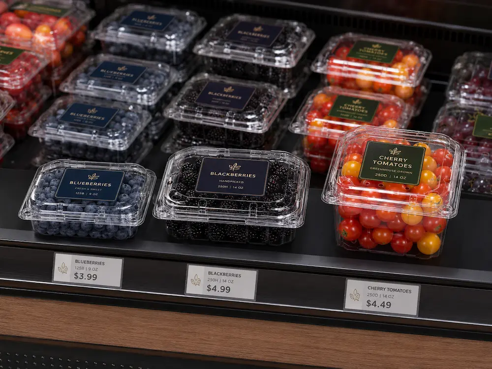 Shelf Life Packaging: Buyer Guide for Food Packaging Teams 8 Supermarket berry and cherry tomato clamshell packaging for fresh produce shelf display