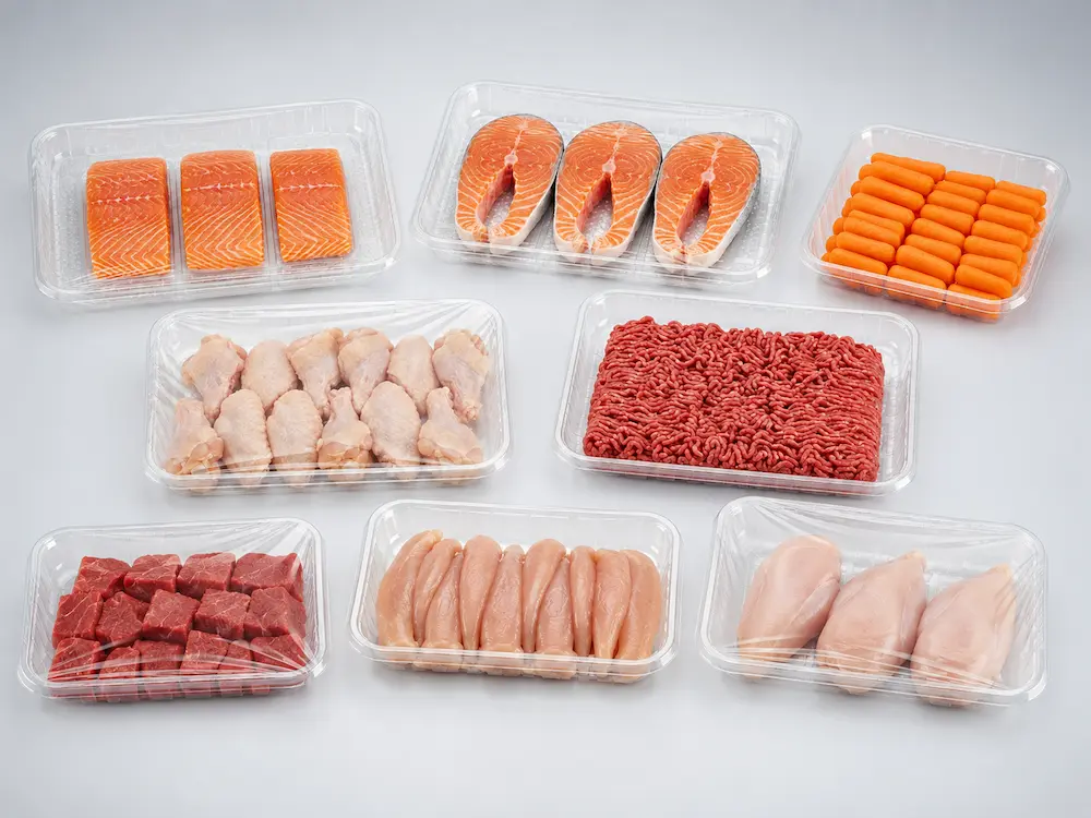 Transparent PET fresh food trays for seafood, chicken, beef, carrots, and chilled retail packaging