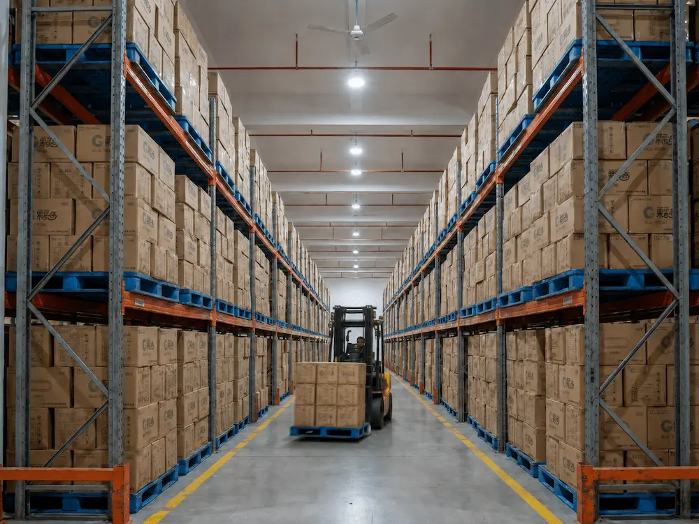 Milk Tea Cups: Buyer Guide for Food Packaging Teams 7 Bulk cartons of cold drink cups stored in a packaging warehouse for wholesale supply