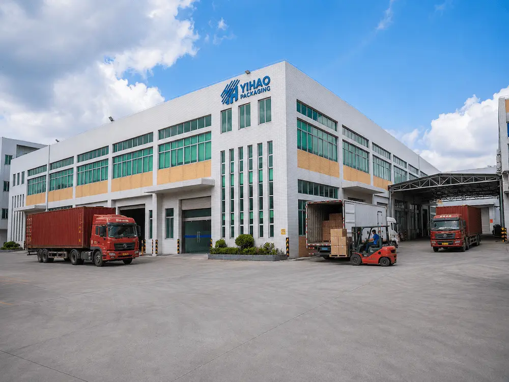 Milk Tea Cups: Buyer Guide for Food Packaging Teams 8 YIHAO packaging factory exterior with trucks and forklift loading cartons for export orders
